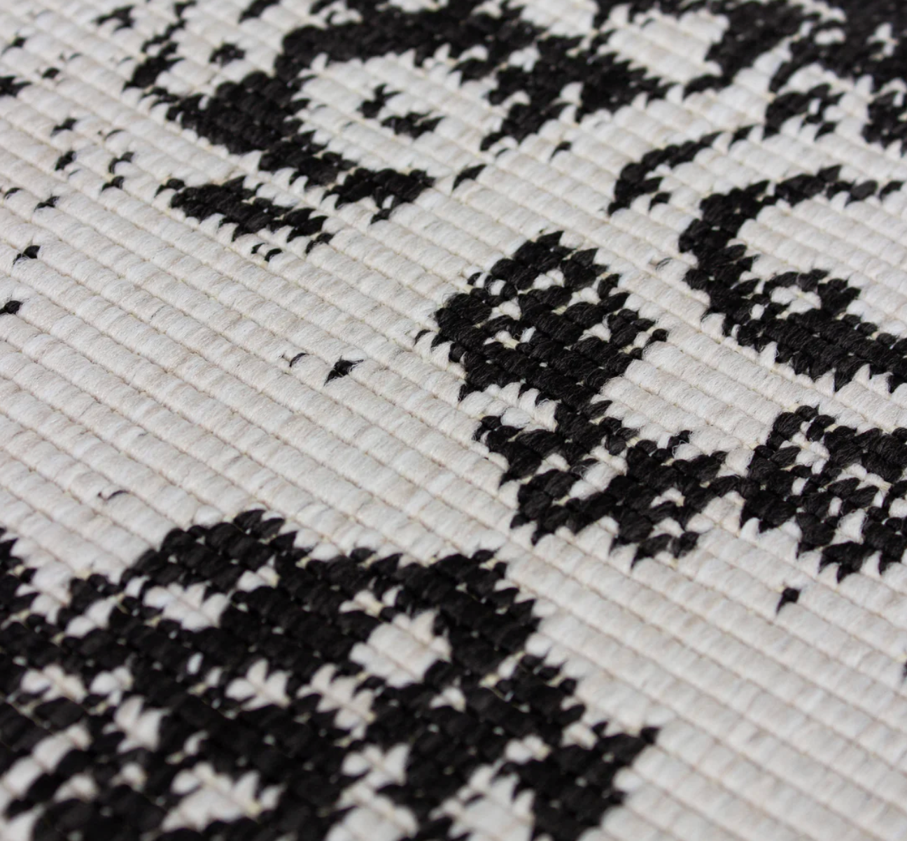 Eden Medallion Black Outdoor Rug 160 X 230cm